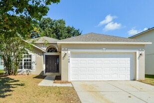 1504 Sterns Dr in Leesburg, FL - Building Photo