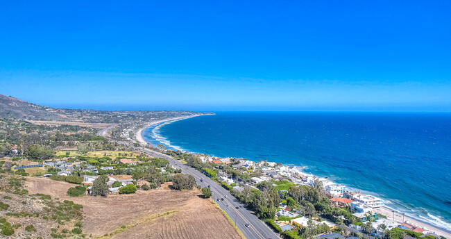 31727 Pacific Coast Hwy in Malibu, CA - Building Photo - Building Photo