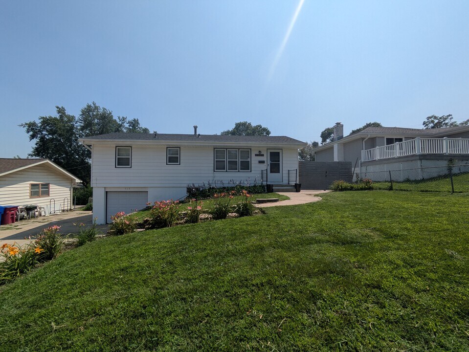 513 Bonnie Ave in Papillion, NE - Building Photo