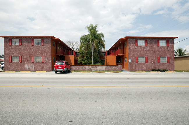 700-720 E 4th Ave in Hialeah, FL - Building Photo - Building Photo