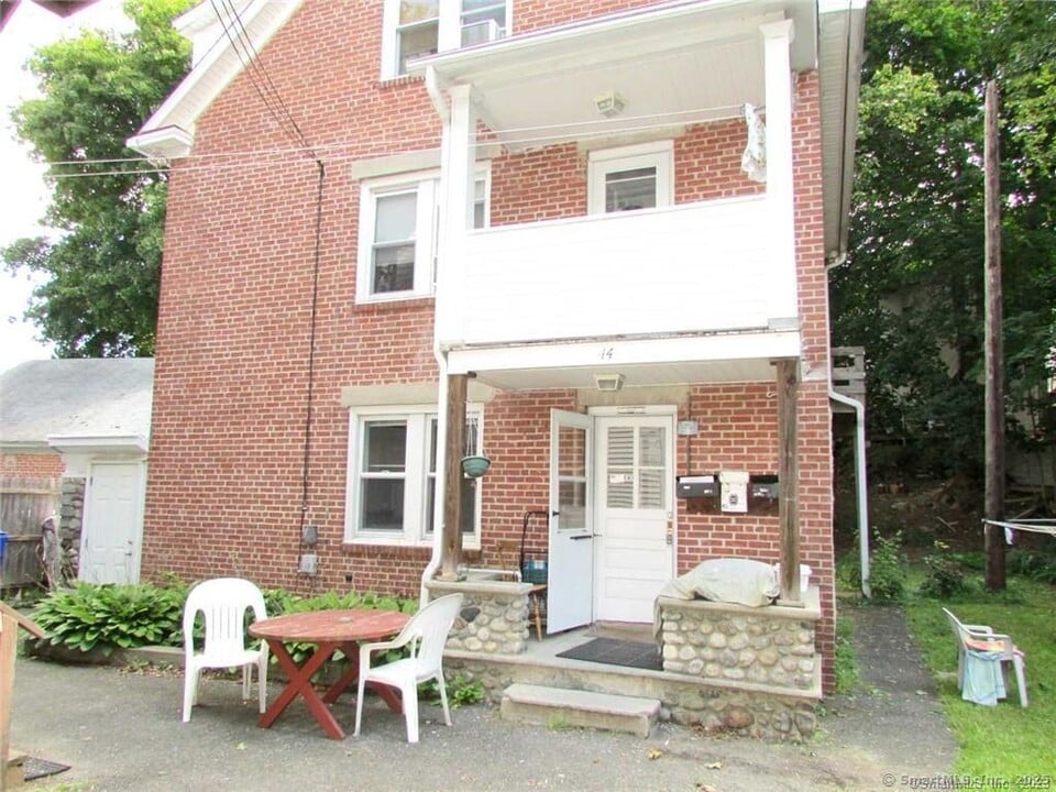 44 Brookside Ave in Torrington, CT - Building Photo