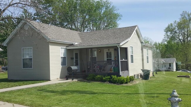 property at 206 W 10th St