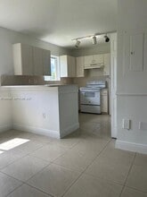 925 NE 34th Ave in Homestead, FL - Building Photo - Building Photo