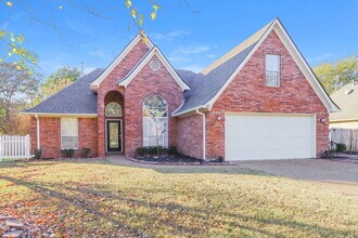 215 Lakewood Dr in Oakland, TN - Building Photo - Building Photo