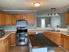 1049 Royal Dr in Canonsburg, PA - Building Photo - Building Photo