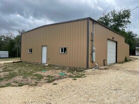 3336 I-35 in Natalia, TX - Building Photo