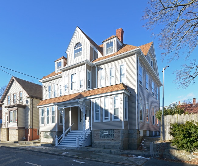 15 Sherman St in New Bedford, MA - Building Photo - Building Photo