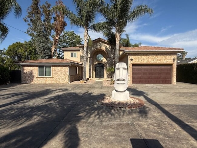 property at 5724 Tampa Ave