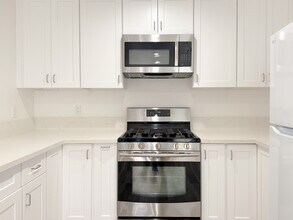 8525 Wakefield Ave, Unit 8525 Wakefield Ave in Panorama City, CA - Building Photo - Building Photo