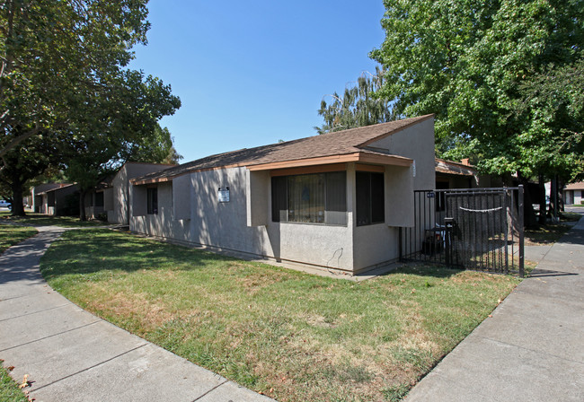 Oak Park in Sacramento, CA - Building Photo - Building Photo