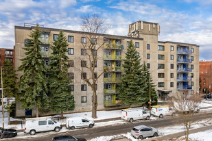 5250 Gatineau Avenue Apartments