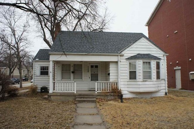 1130 Bertrand St in Manhattan, KS - Foto de edificio - Building Photo