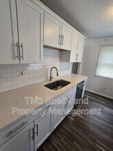 811 W Sheridan St in Olathe, KS - Building Photo - Building Photo