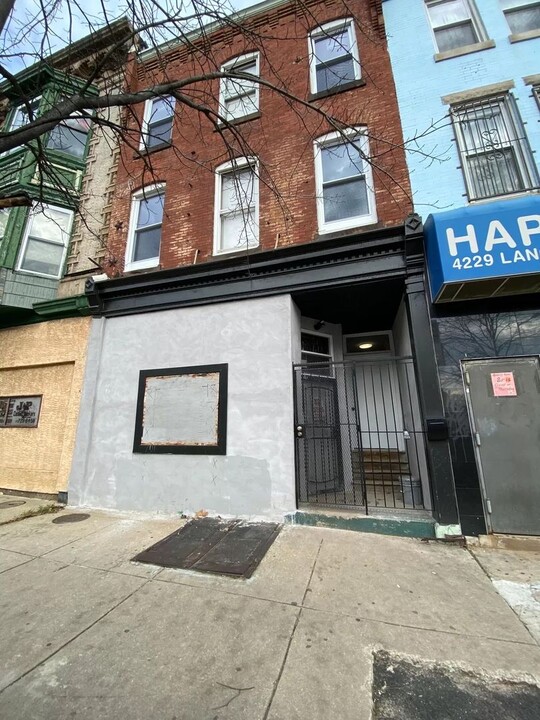 4231 Lancaster Ave in Philadelphia, PA - Building Photo