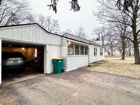 512 Grand St in Portage, MI - Building Photo