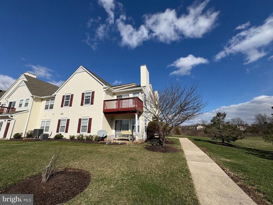 172 Wrangler Ct in Quakertown, PA - Building Photo