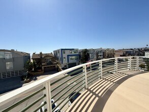 3744 Ocean Dr in Oxnard, CA - Foto de edificio - Building Photo