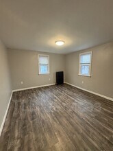 304 Green Grove Rd in Scott Township, PA - Building Photo - Building Photo