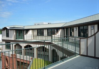 5 Church Ln in Westport, CT - Foto de edificio - Building Photo