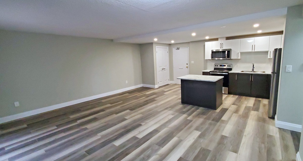 349 Queenston St in St Catharines, ON - Building Photo