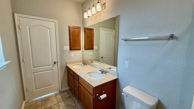 260 Sage Derby Dr in Hutto, TX - Building Photo - Building Photo