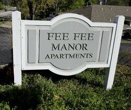 Fee Fee Manor Apartments in Maryland Heights, MO - Building Photo - Building Photo