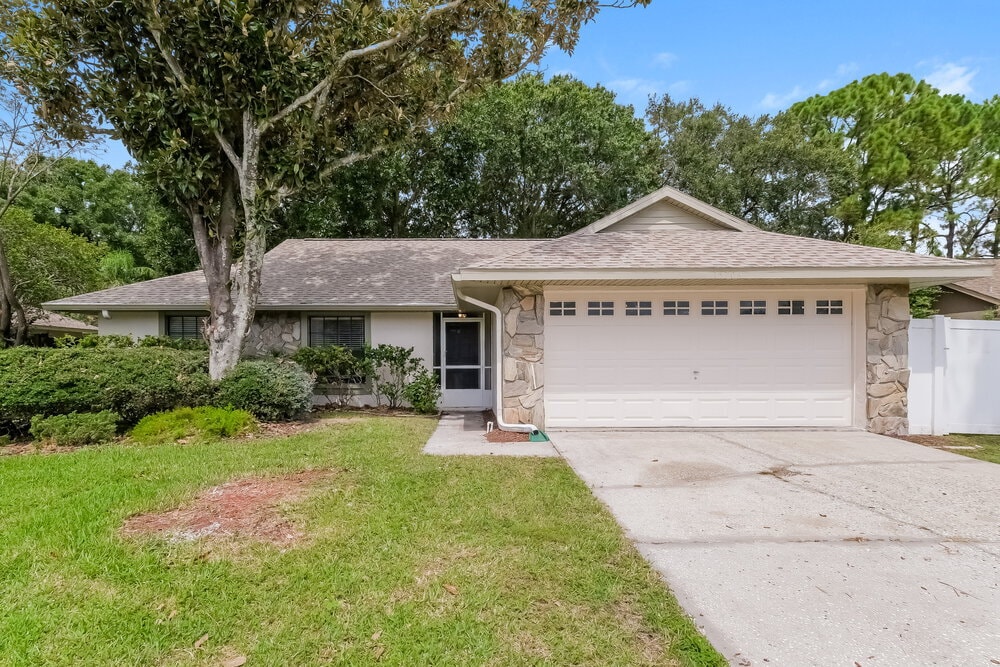 15706 Crying Wind Dr in Tampa, FL - Building Photo
