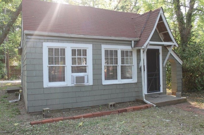 property at 927 S Flood Ave