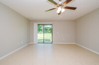 8323 Silverbell Loop in Brooksville, FL - Foto de edificio - Building Photo