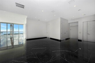 2669 S Bayshore Dr in Miami, FL - Building Photo - Building Photo