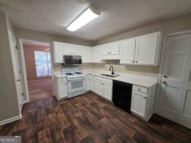 302 Henley Way in Peachtree City, GA - Building Photo - Building Photo