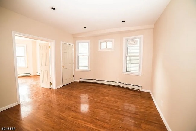 889 S 14th St, Unit 889 S 14th St 2nd Floor in Newark, NJ - Building Photo - Building Photo