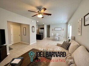 122 Wainscot Oak Wy in San Marcos, TX - Building Photo - Building Photo
