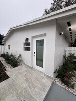 880 Oriole Ave in Miami Springs, FL - Building Photo