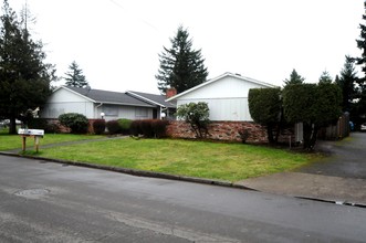 17840 SE Pine St in Portland, OR - Building Photo - Building Photo