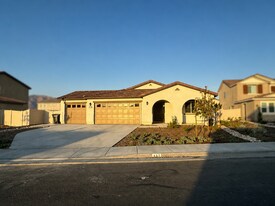 457 Wildrose Cir in San Jacinto, CA - Building Photo