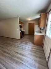 1052 S Hillcrest Ave in Springfield, MO - Building Photo - Building Photo