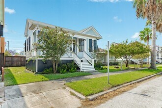 1407 Winnie St in Galveston, TX - Building Photo - Building Photo