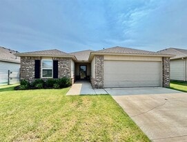 11808 Jude Way in Yukon, OK - Building Photo