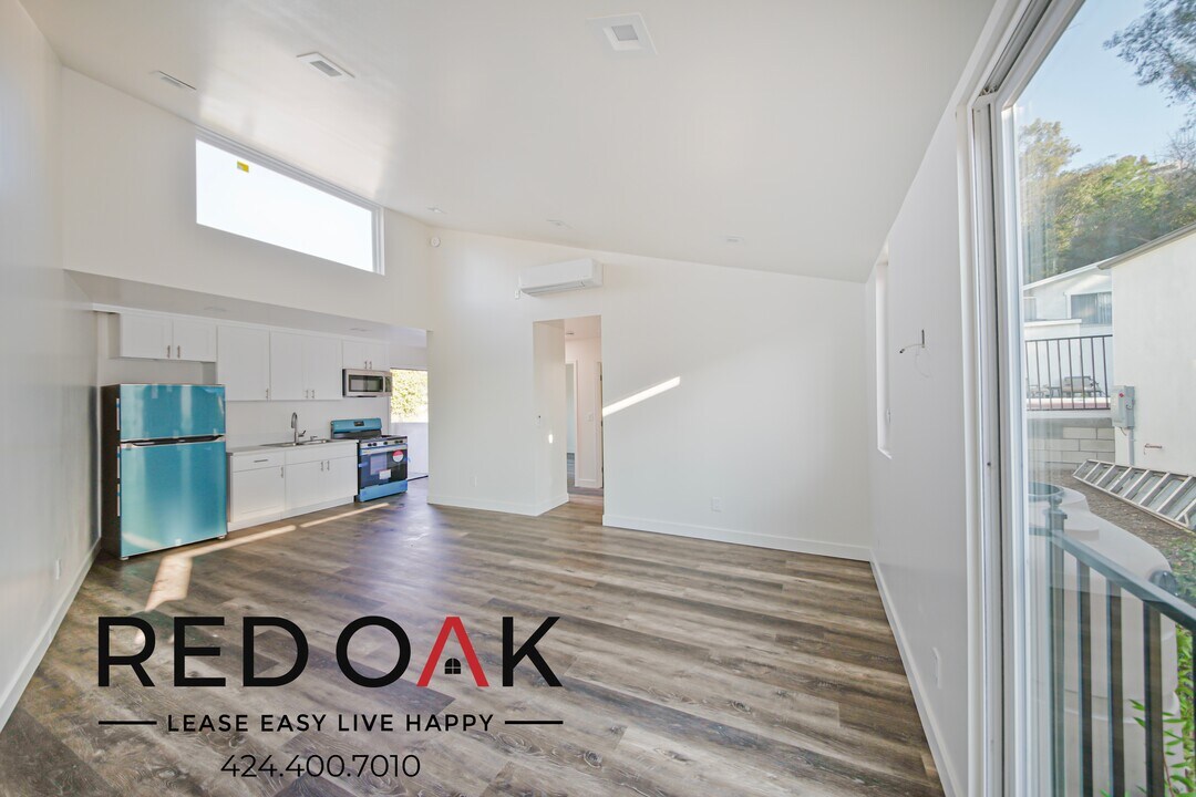 2132 Cove Ave in Los Angeles, CA - Building Photo