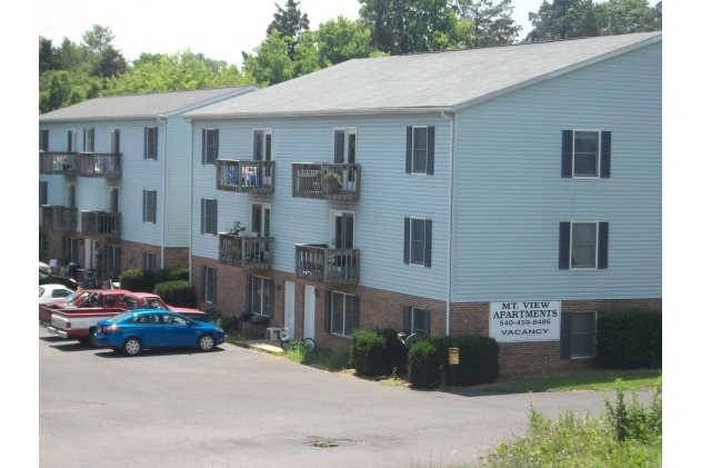 Mount View Apartments in Strasburg, VA - Foto de edificio