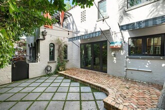 447 Giralda Ave in Coral Gables, FL - Building Photo - Building Photo