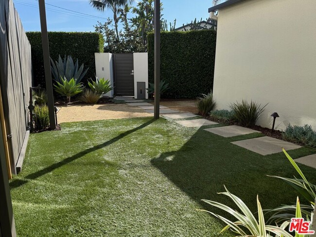 907 Burrell St in Marina Del Rey, CA - Building Photo - Building Photo