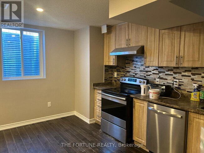 90 Canary Cl in Brampton, ON - Building Photo - Building Photo