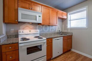 271 Glen Iris Dr NE in Atlanta, GA - Building Photo