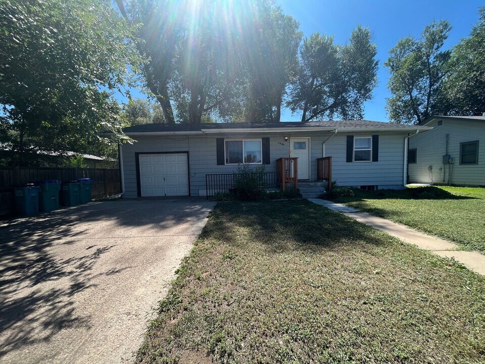 1041 W Vine Dr in Fort Collins, CO - Building Photo