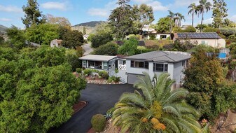 2136 Foothill Dr in Vista, CA - Building Photo