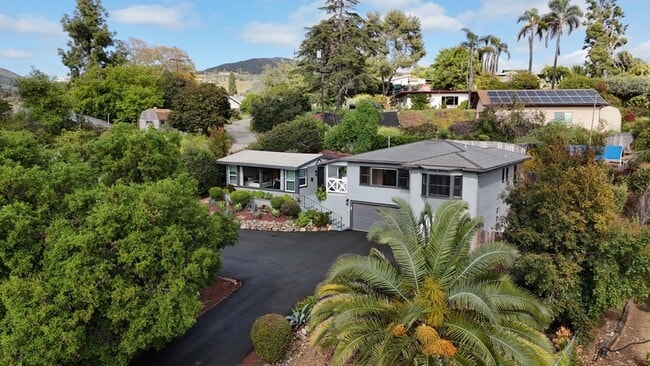 2136 Foothill Dr