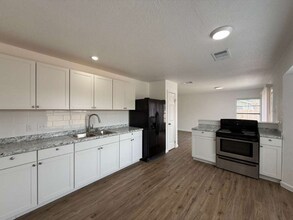 2707 Alan Shepard Dr in San Antonio, TX - Building Photo - Building Photo