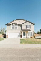 1100 SW Colonial in Mountain Home, ID - Building Photo